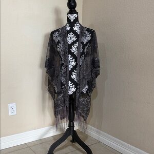 SO Gray Floral Shawl